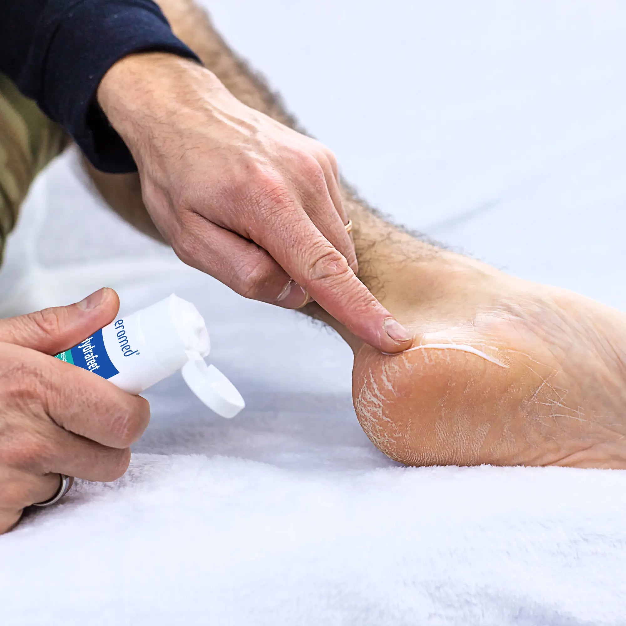 Hydrafeet - Crema reparadora de pies - 75 ml - Deromed® Fresco Podologia 